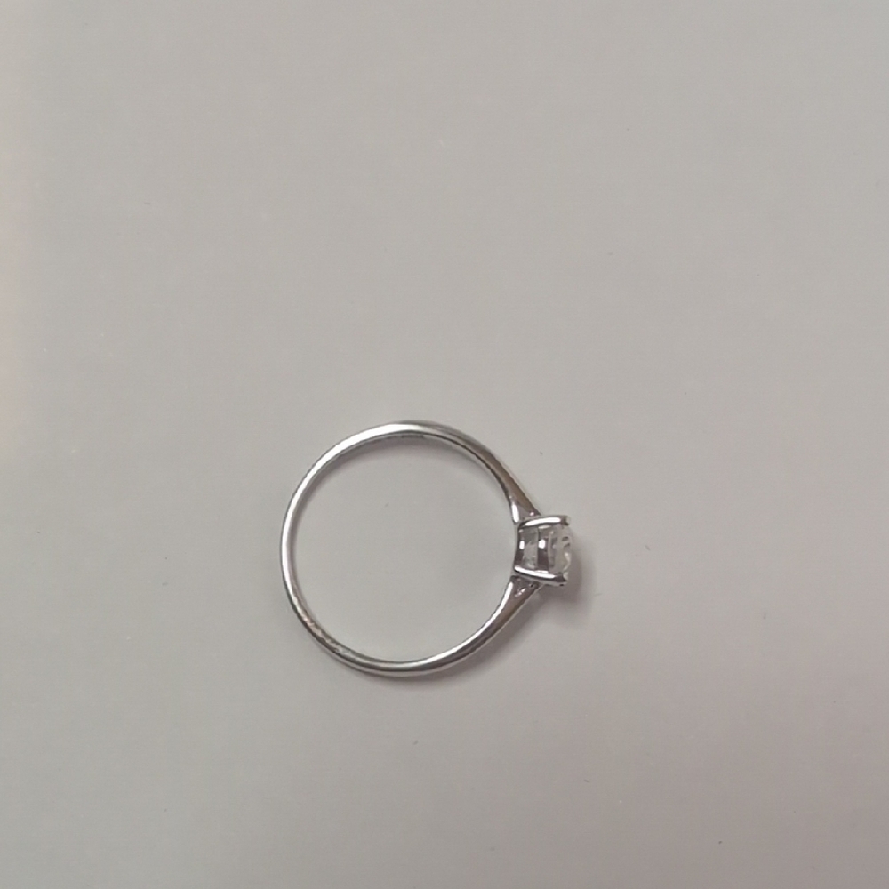 Elegant Silver Banded Women's Moissanite Diamond Ring